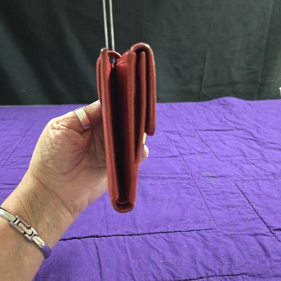 EUC GUCCI RED CALFSKIN LEATHER INTERLOCKING GG COMPACT WALLET - Picture 8 of 11